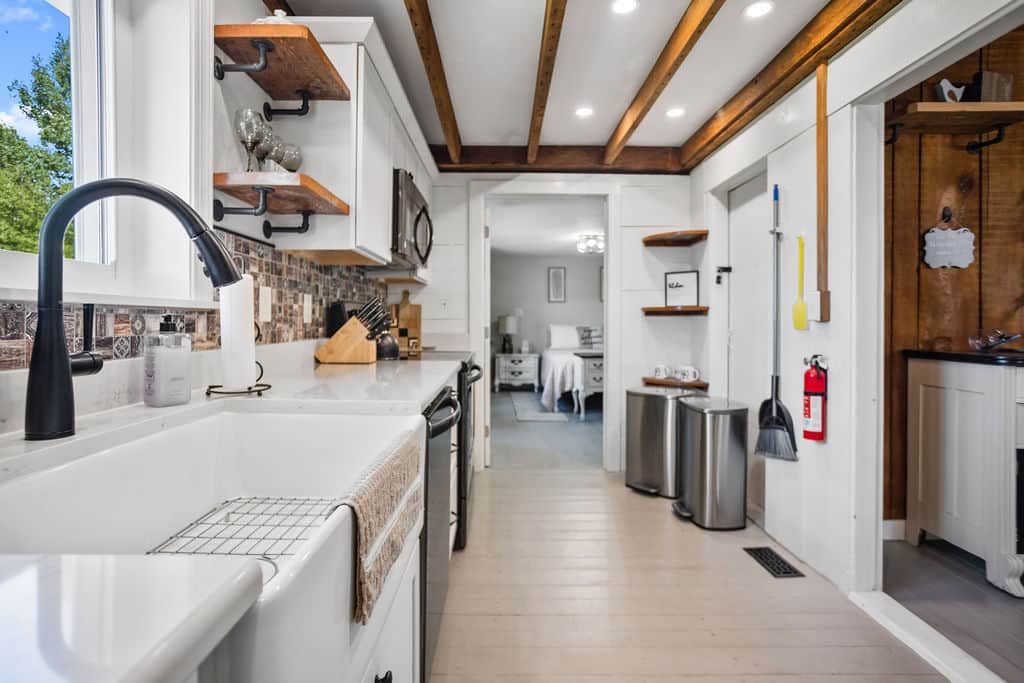Fully equipped kitchen, coffee pot with cone filter.  
