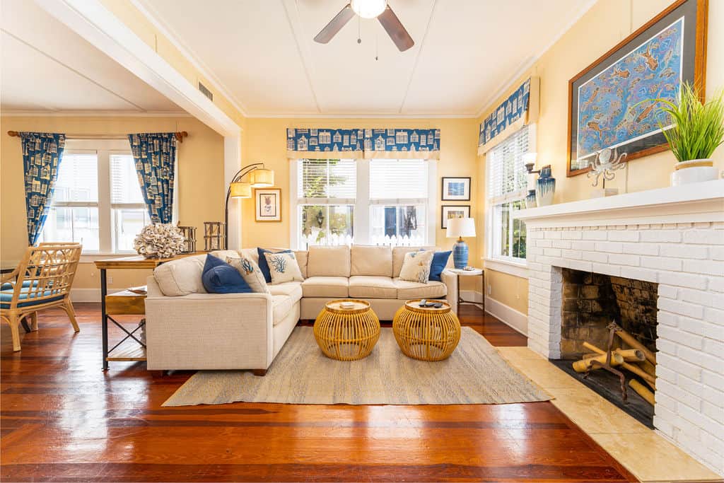 Spacious Living Room With Sofa Sleeper