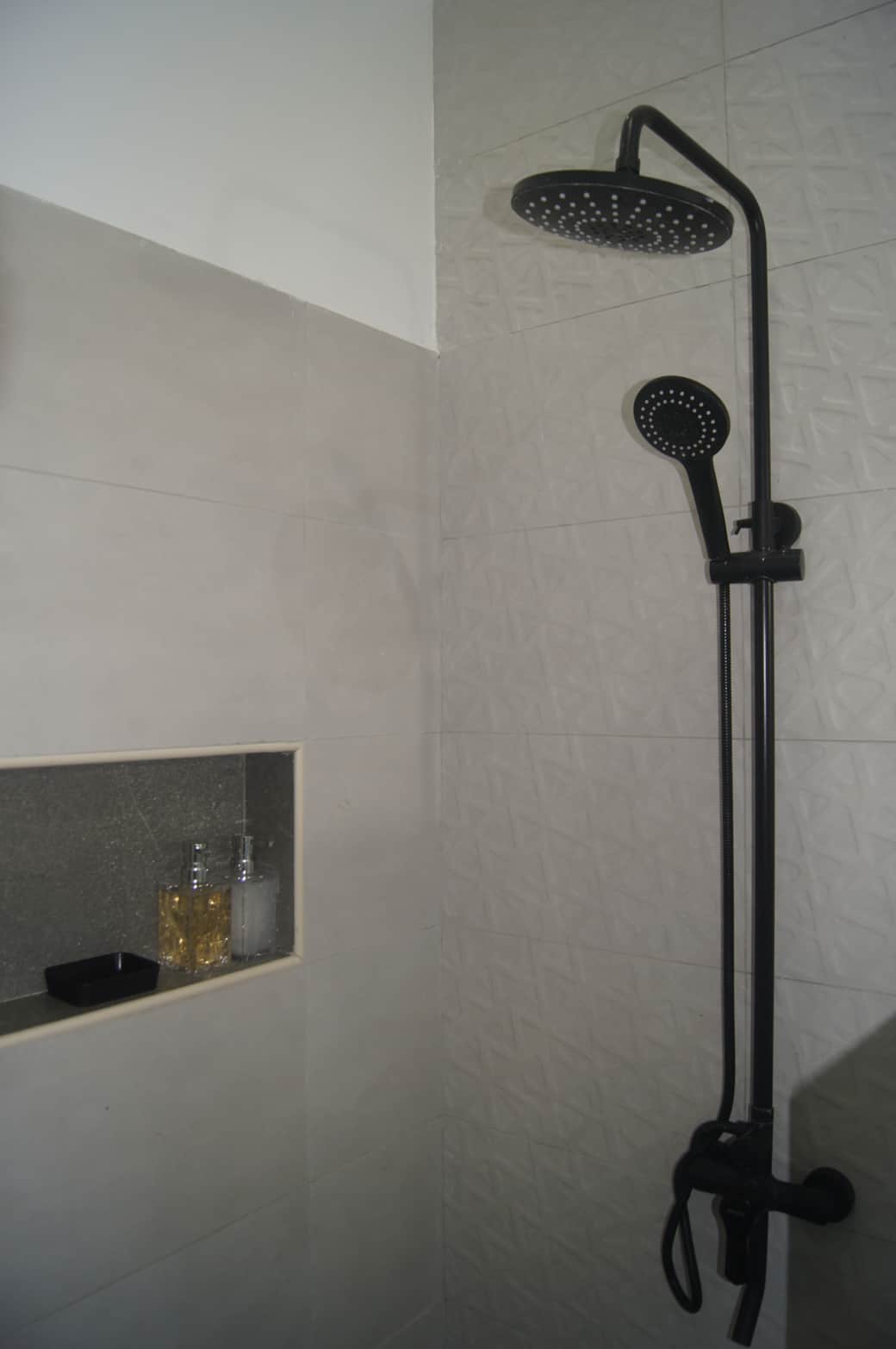 The Blue Room Bathroom - High showerhead for even the tallest