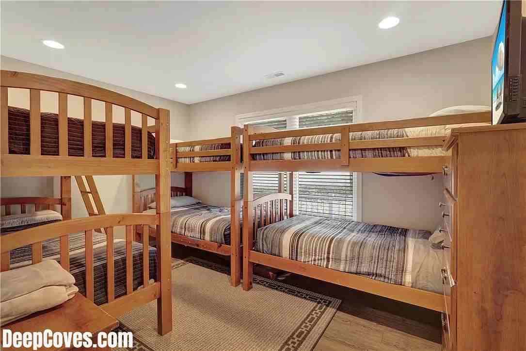 Bunk Room M.JPG