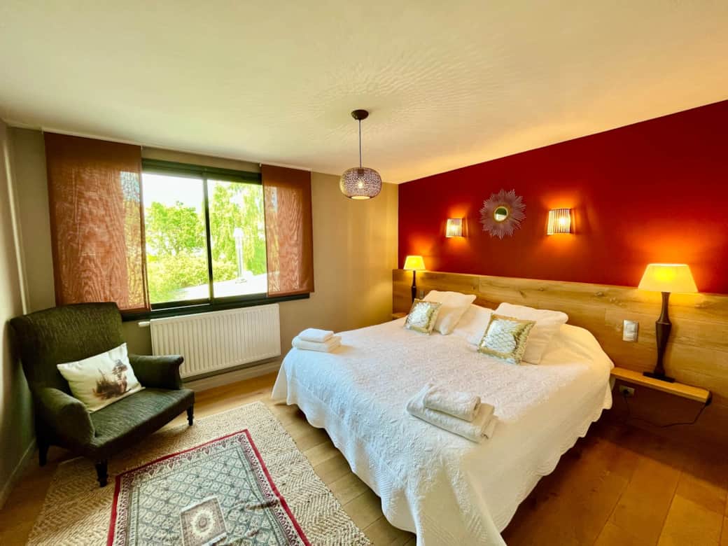 La Chambre La Baronne de la Maison du petit Hutin Logement à Reims par La Conciergerie Des Sacres