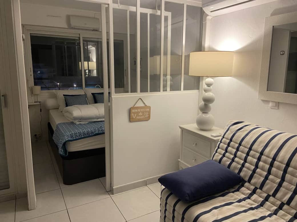 Salon et chambre - Le Petit Paradis Canet Plage Salon et chambre - Le Petit Paradis Canet Plage