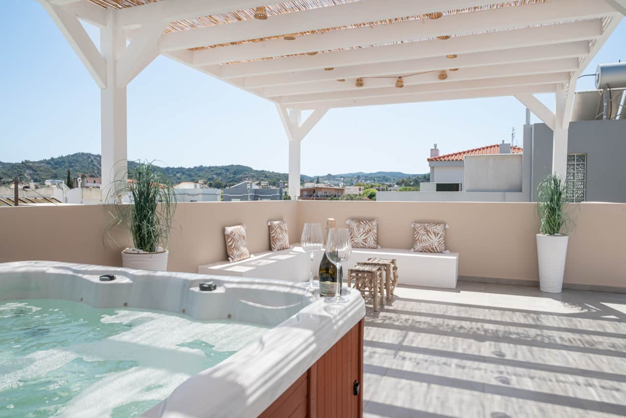 Villa Pastida I Dakterras en jacuzzi