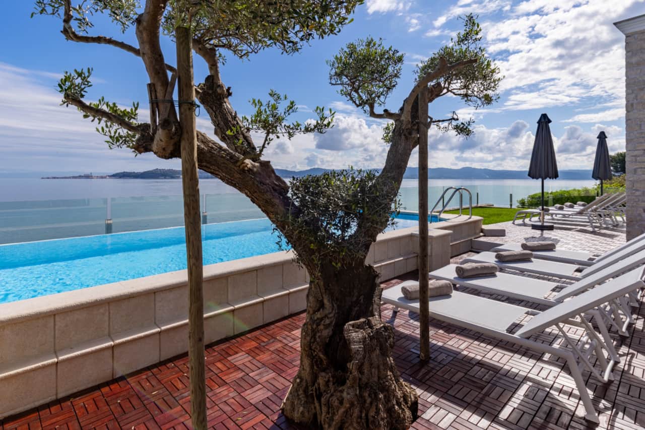 Villa Sarah-Sundeck With Infinity Pool