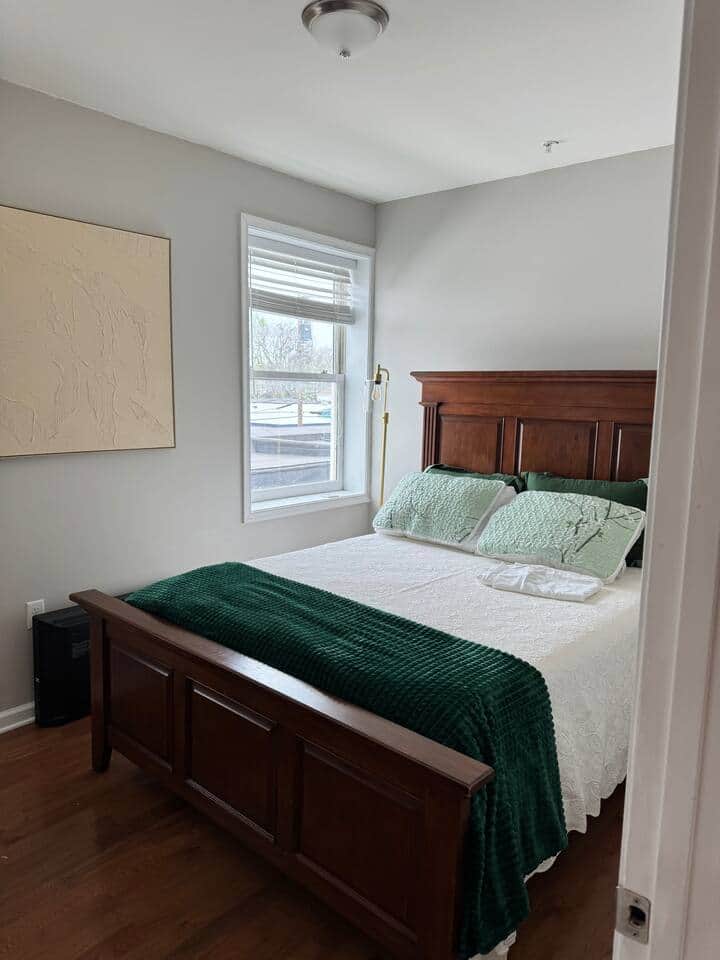 Queen Bedroom Queen Bedroom