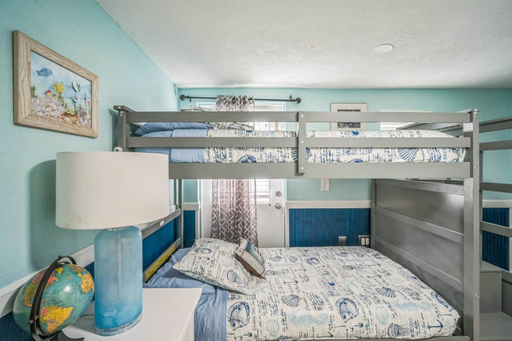 13409 Gulf Blvd Madeira Beach FL 33708 USA Bedroom DSC04241