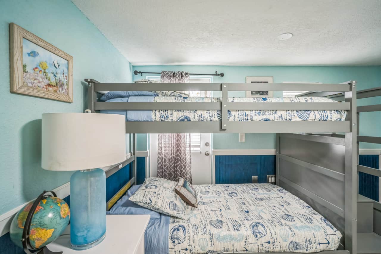 13409 Gulf Blvd Madeira Beach FL 33708 USA Bedroom DSC04241