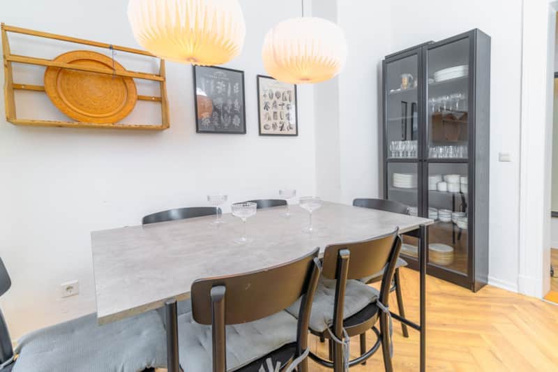 Küche mit Esstisch für 6 Personen