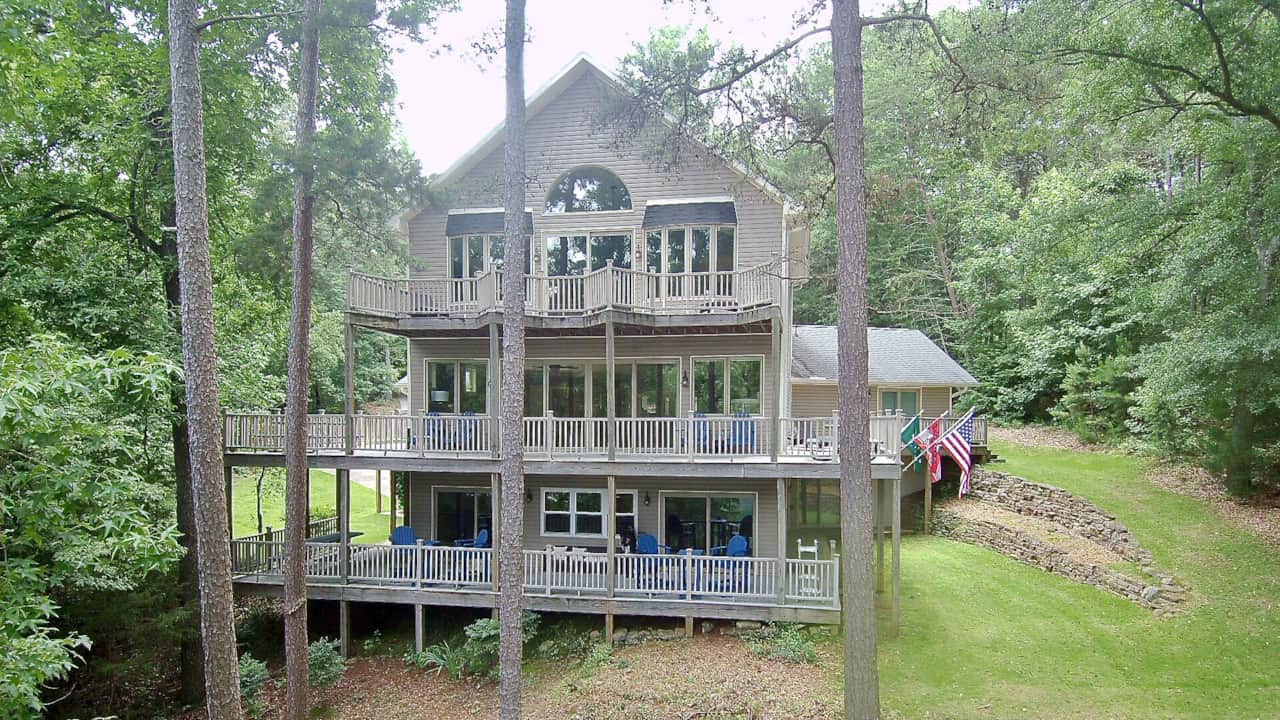 Lakefront Gem - Hartwell GA - View of home from lake