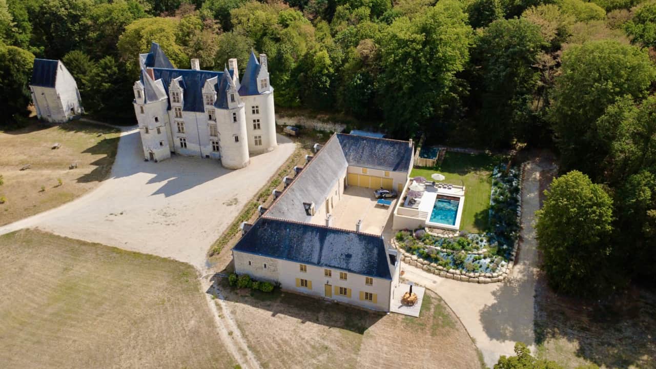 Vue aérienne du domaine des Brétignolles - près de Chinon