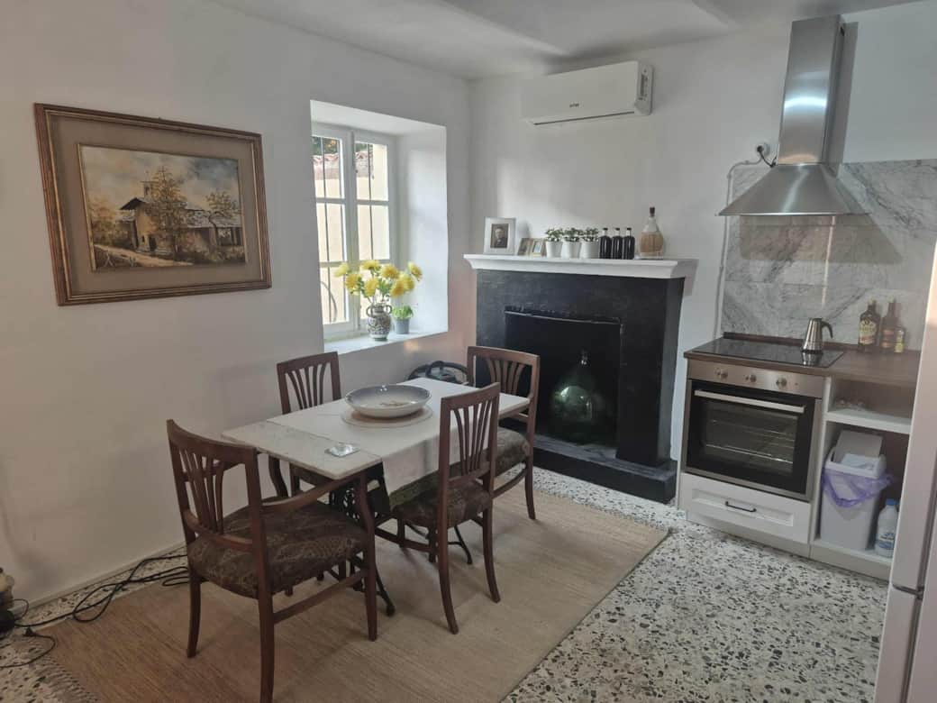 Spacious kitchen and dining room