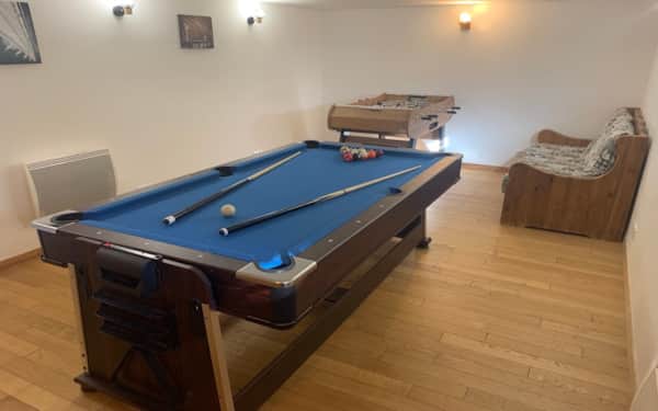 Salle de jeux billard air hockey baby-foot — Chalet Mont Milo