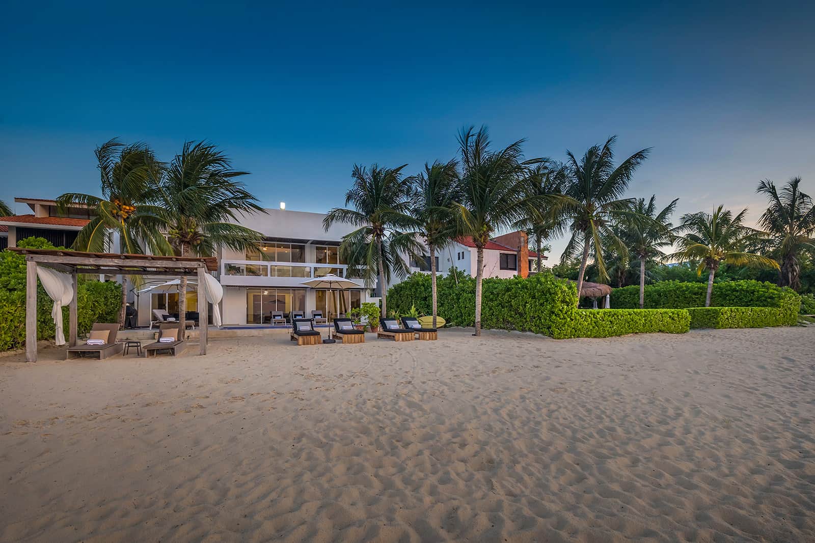 2 villas 9-Bedrooms Beachfront Haven – Luxury by the Sea — San Miguel de Cozumel — vacation rental