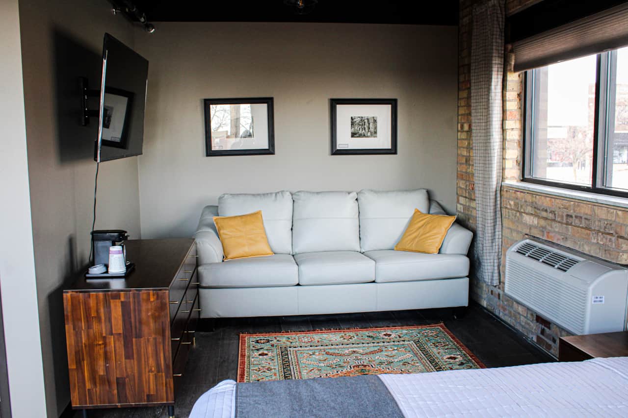 The Lakeshore, seating area