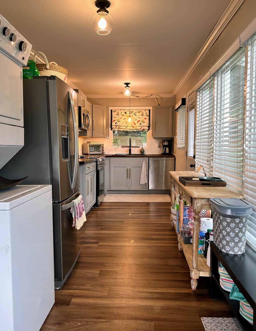 View of kitchen and stackable washer/dryer