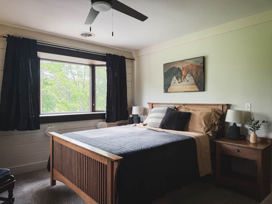 Queen Meadow Room