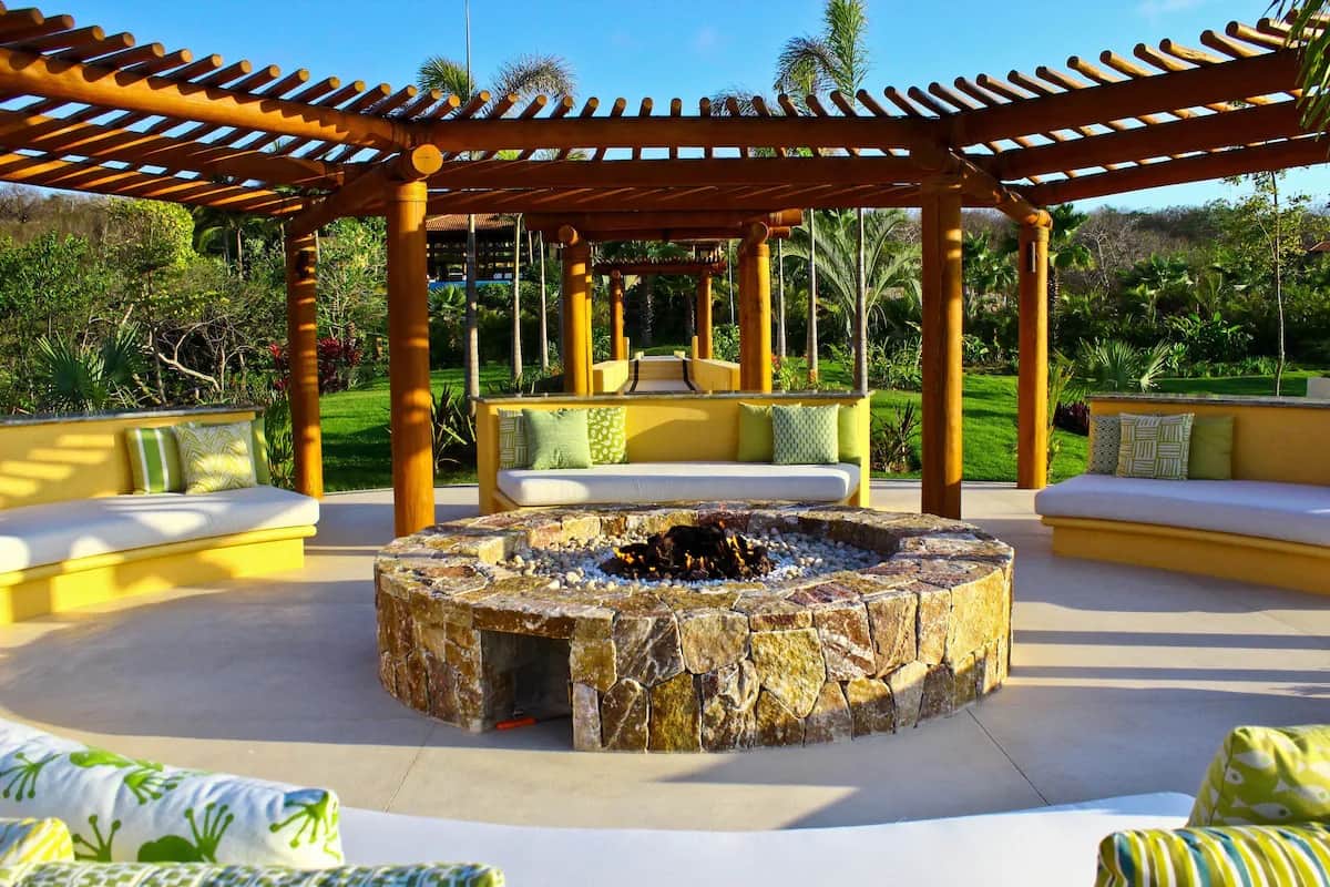 Fire Pit Lounge Area