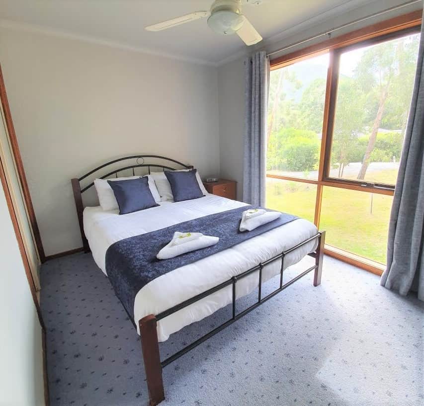 Main bedroom: Queen bed, TV, DVD, and ceiling fan. Your comfortable retreat awaits. 