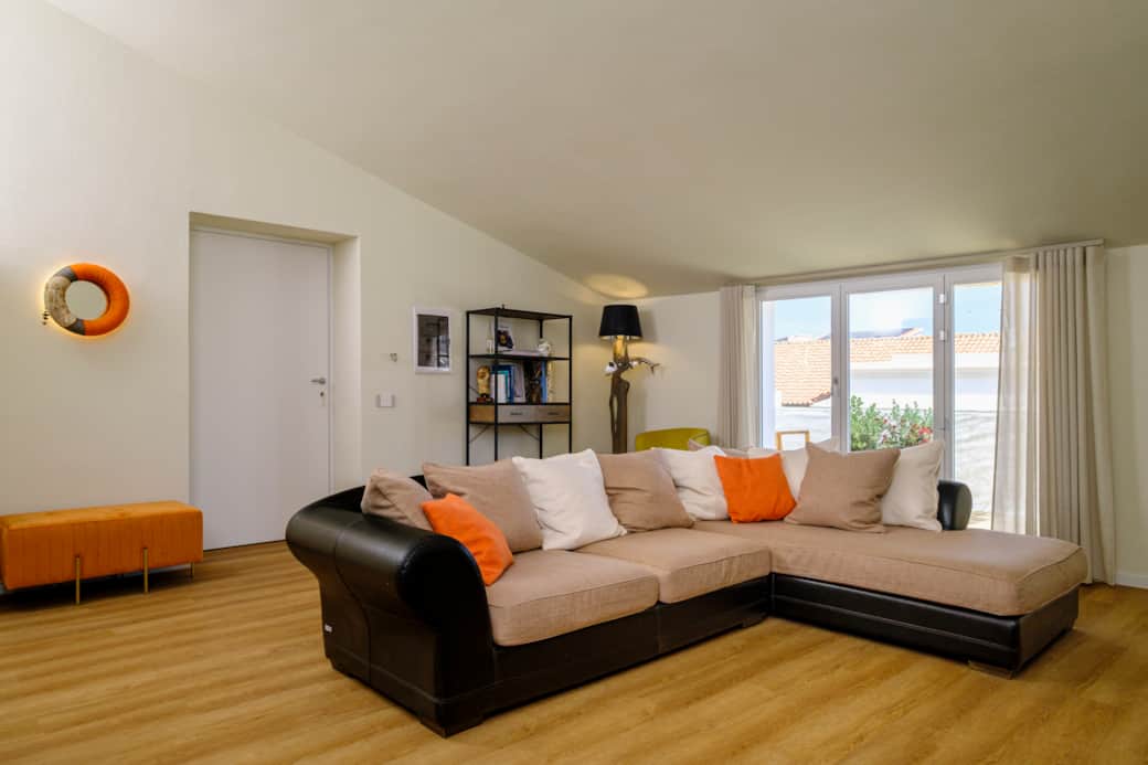Spacious Living Room Art Works Olbia