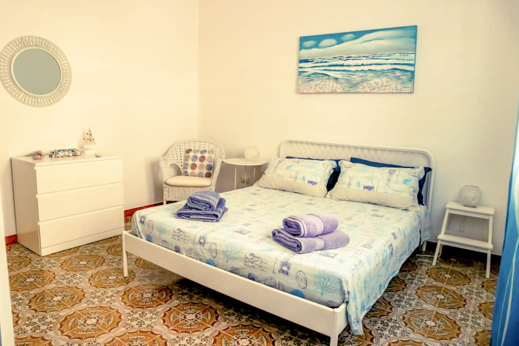 Camera3. Letto king Size, Armadio, Specchi, Comodini, Lampade, Poltrona, Aria cond, Wifi, Zanzariera