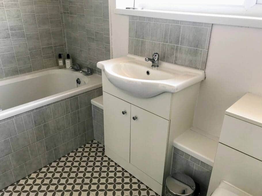 Our home features a modern and stylish bathroom.