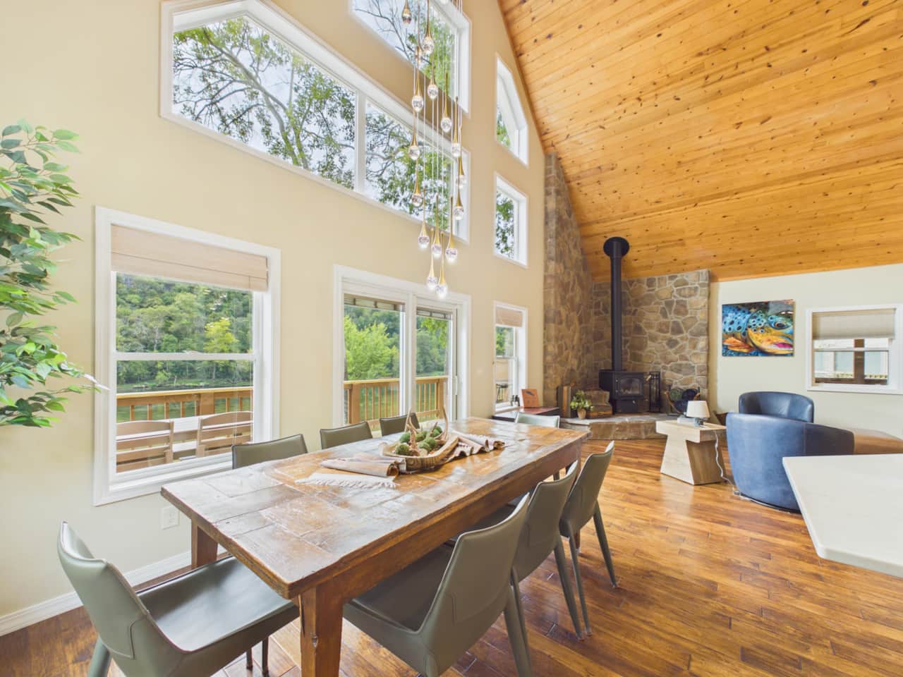 Main level dining