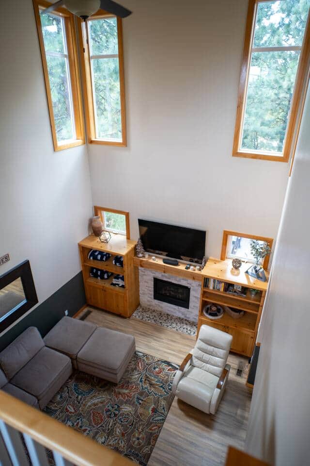 Welcoming social space to catch up with your friends, watch football, or take in the sun or snowfall.