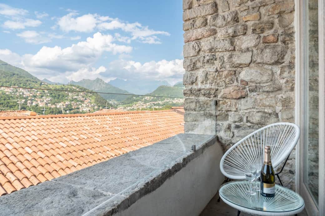 Balcone dove godersi momenti speciali e di relax, gustandosi una bottiglia di vino al tramonto o una tazza di caffè al mattino, ammirando un panorama meraviglioso