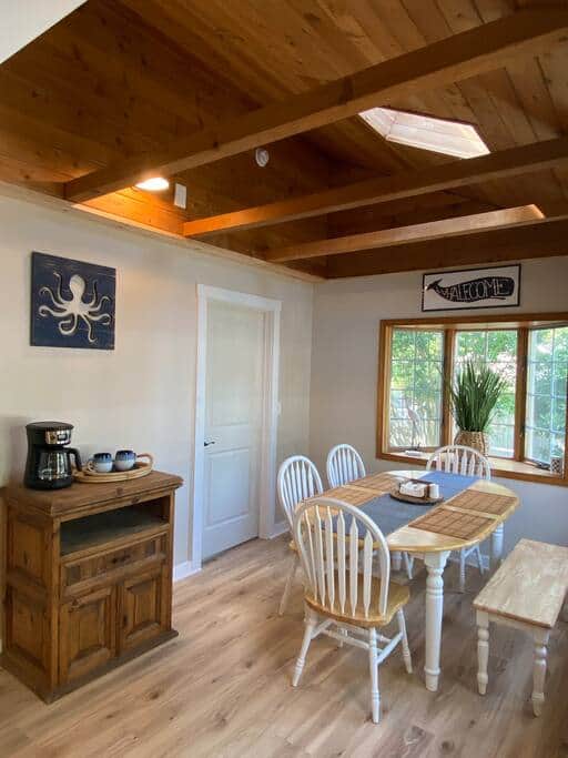 Dining room with table sitting 6 Dining room with table sitting 6