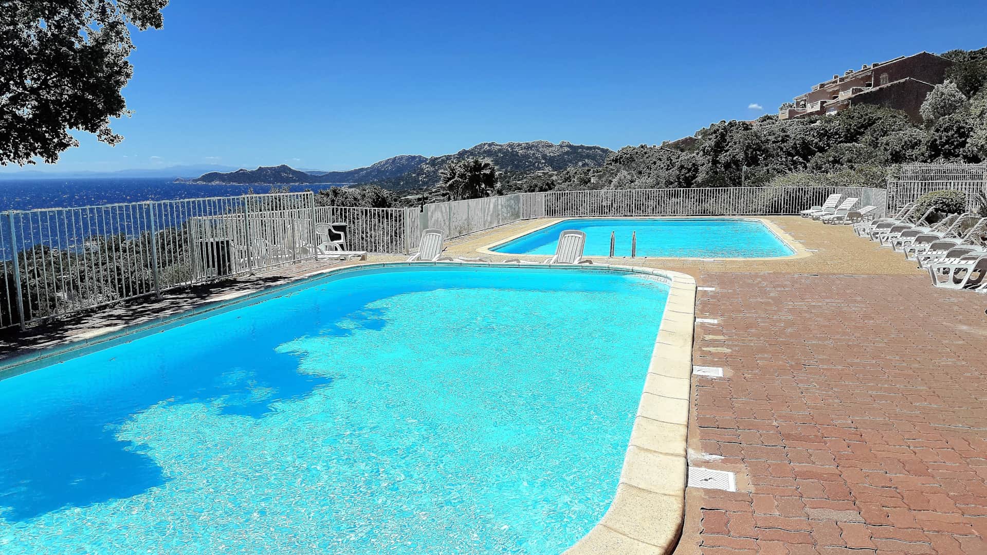 Les piscines de la résidence.
