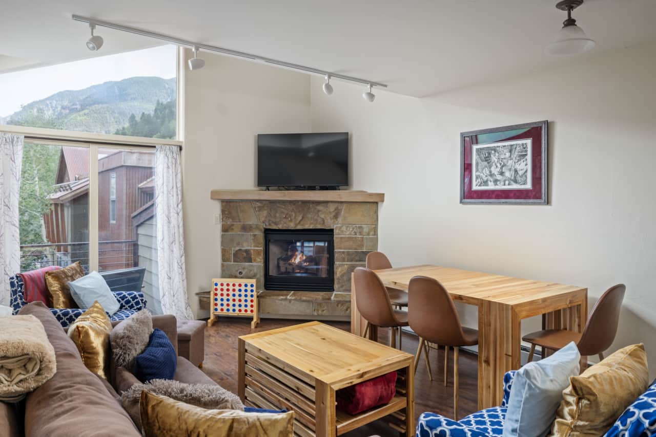 Floor to ceiling views of the ski resort and surrounding mountains!