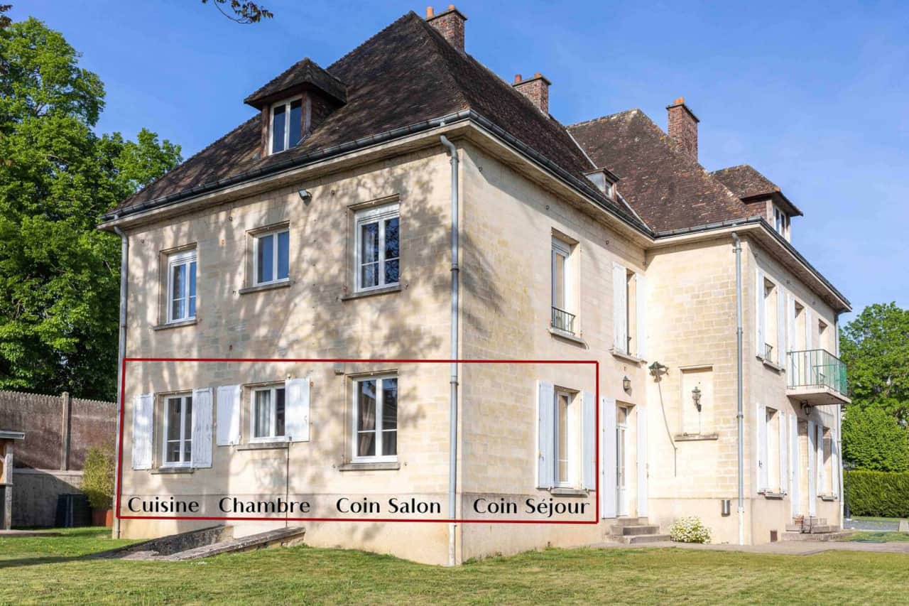 Maison de maître au calme avec parking privatif en centre ville de Falaise, Calvados, Normandie