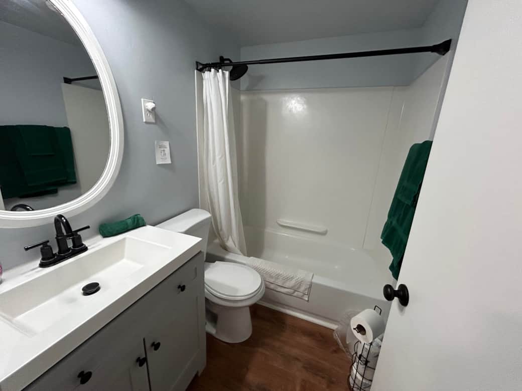 Cabin 1 Bathroom Cabin 1 Bathroom