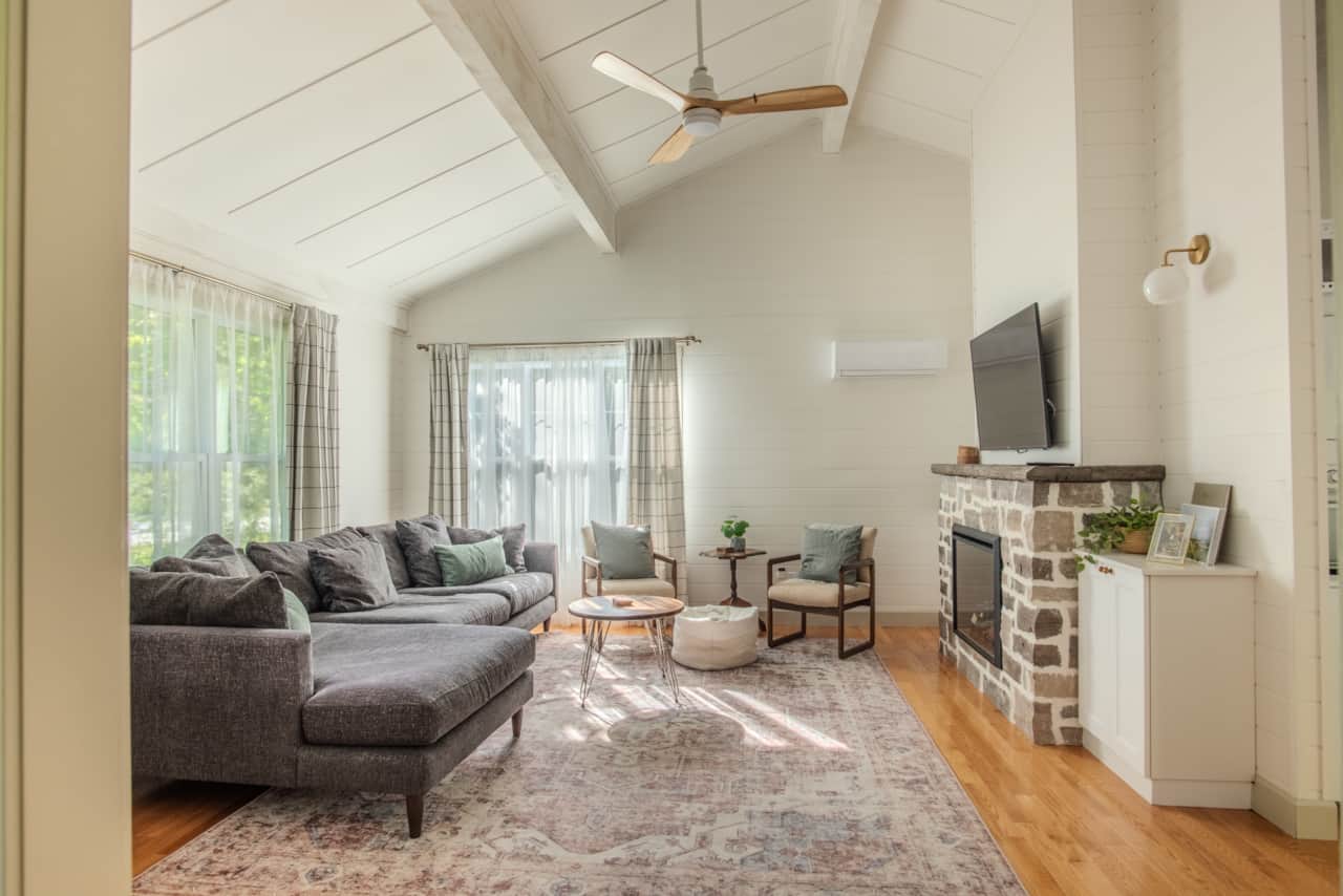 Living room with cathedral ceilings 