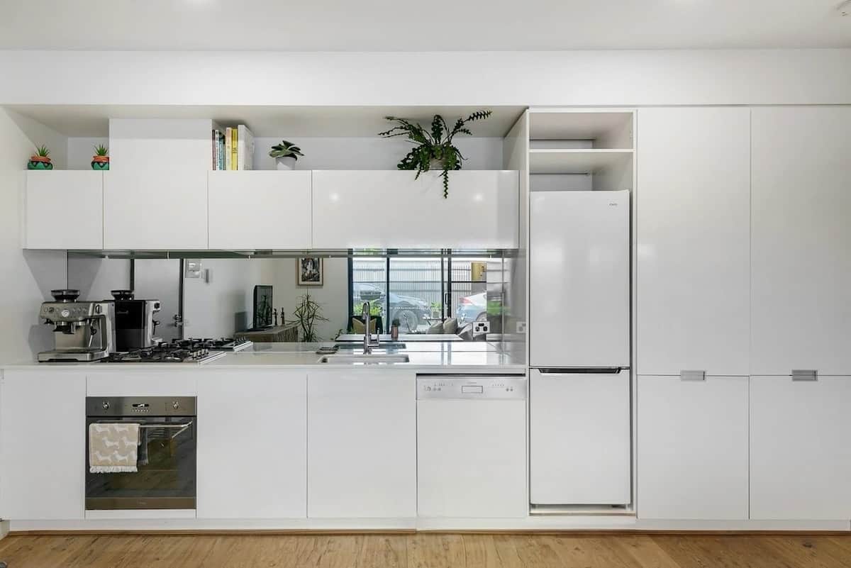 Compact, but super functional! The kitchen has loads of storage and everything you need for a comfortable stay - whether you’re making a quick breakfast, cooking up dinner or just making a coffee.