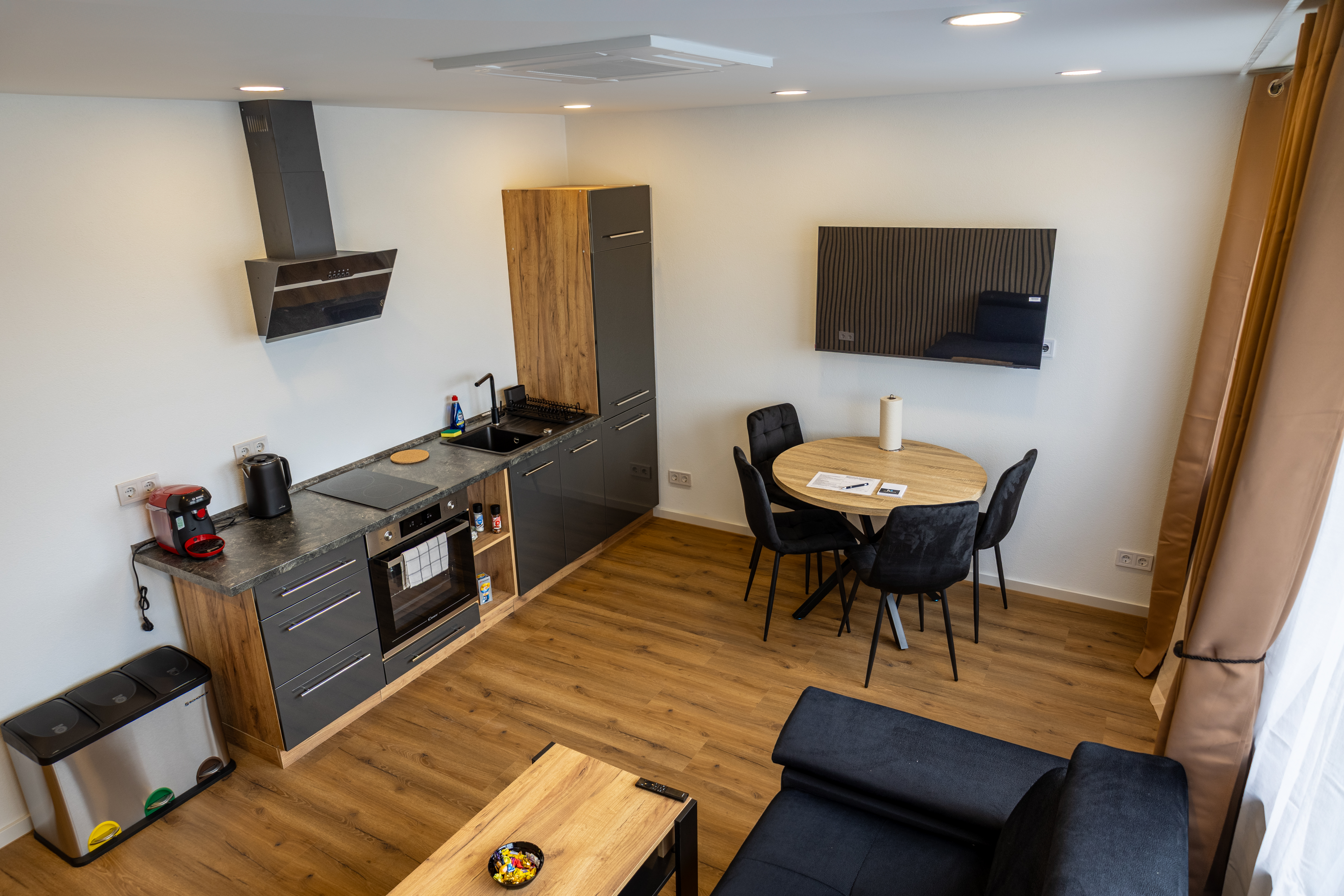 Apartment 9 6