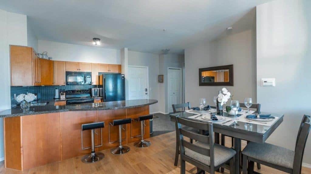 2306 Kitchen + Dining Area
