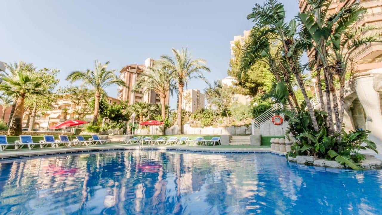 Apartment swimming pool