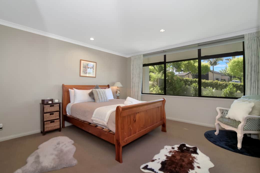 Main bedroom - Queen bed & set up