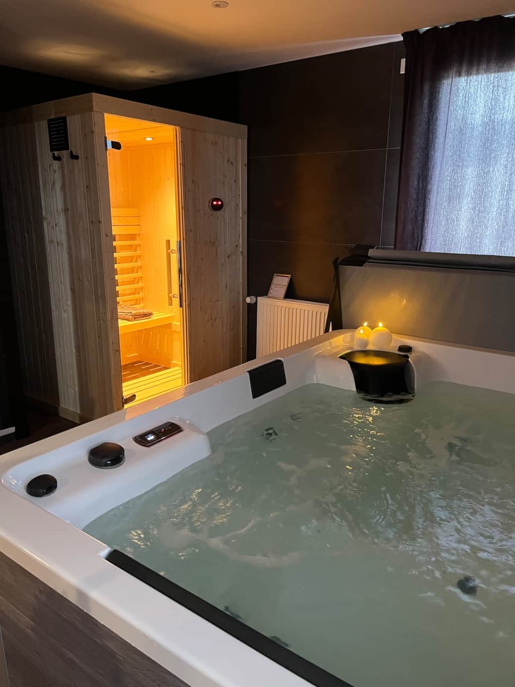 Volupté - Espace détente avec spa et sauna