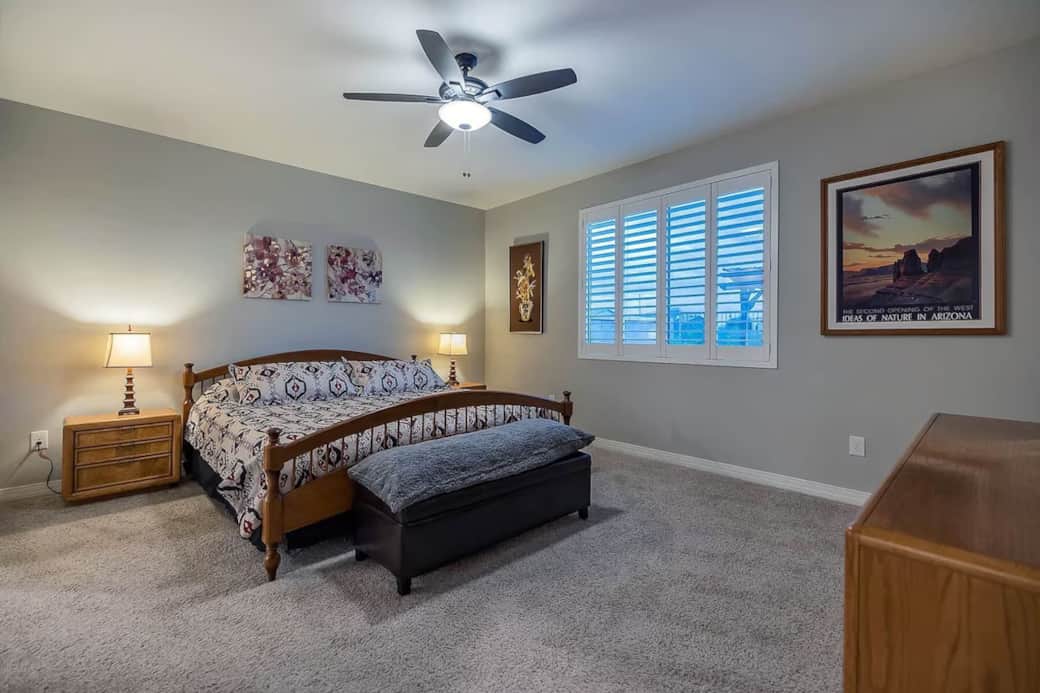 Master bedroom 1/2 (King)