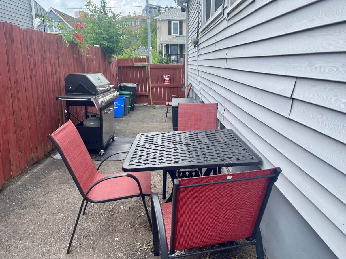 [Patio] Outdoor dining area & BBQ grill