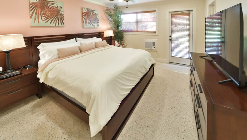 King Bedroom with luxurious linens and duvet cover King Bedroom with luxurious linens and duvet cover