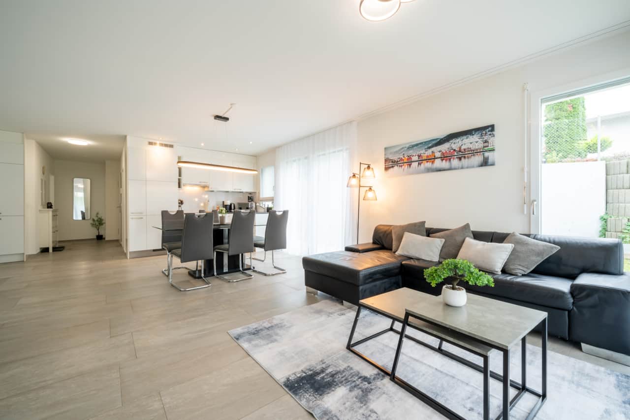Swiss Suites Safenwil EG — living room