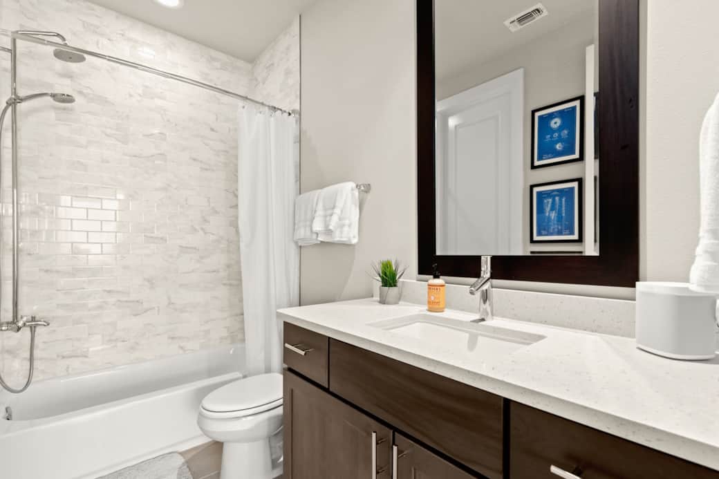 Fourth Floor en-suite Bathroom