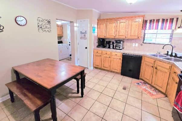 Eat in Kitchen (seats 4) Eat in Kitchen (seats 4)