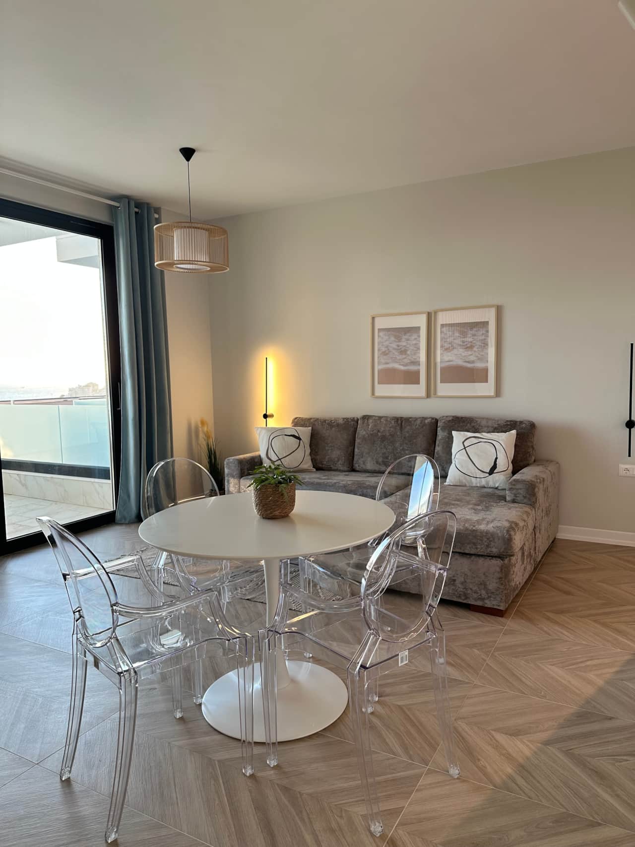 Dining table 
