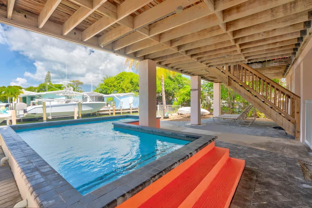 Swimming pool