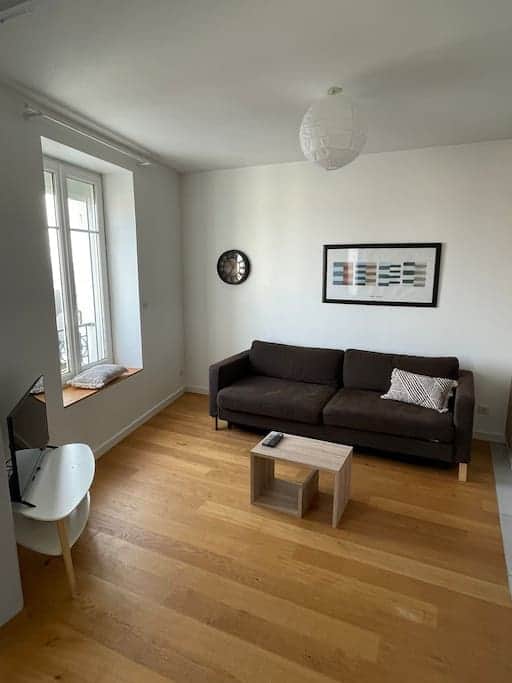 salon avec canapé-lit