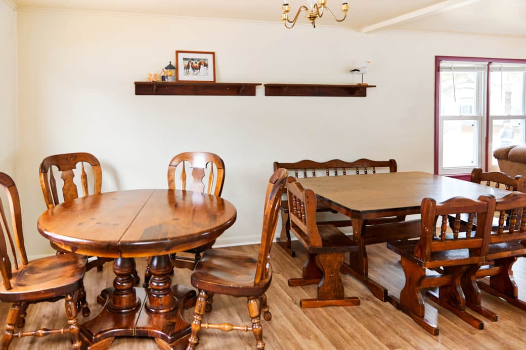 Dining Area Accommodates up to 10 Guests Dining Area Accommodates up to 10 Guests